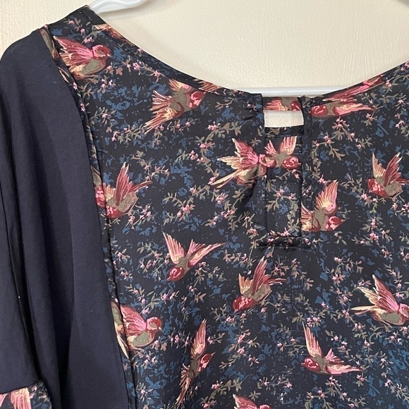 4 for $20 SALE Anthropologie Tiny Reeves Cuffed Sleeve Tee, Bird Motif, Size XS - Picture 4 of 12